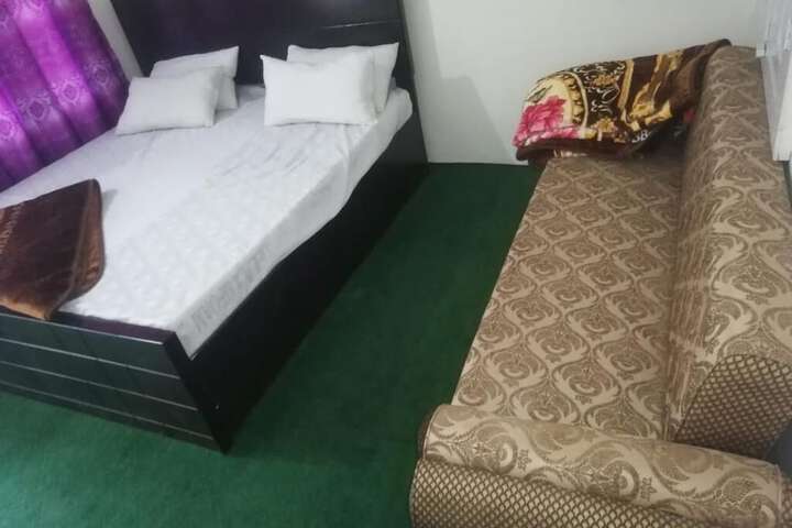 Room 5 of 13