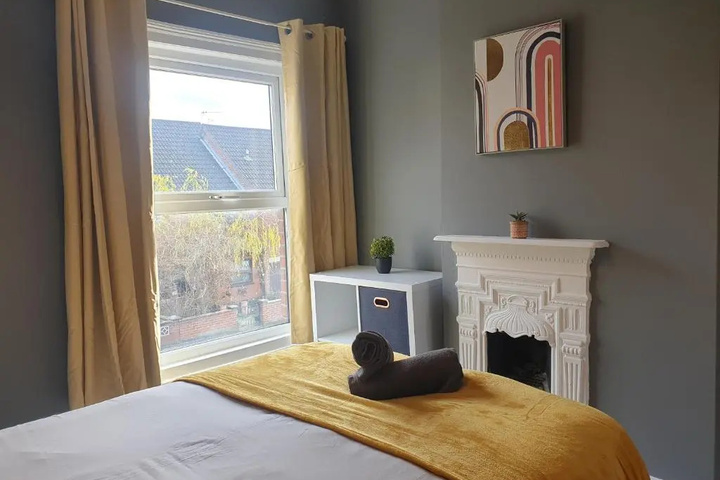 Photo of Cosy 2 Bedroom City House with 2 Bathrooms