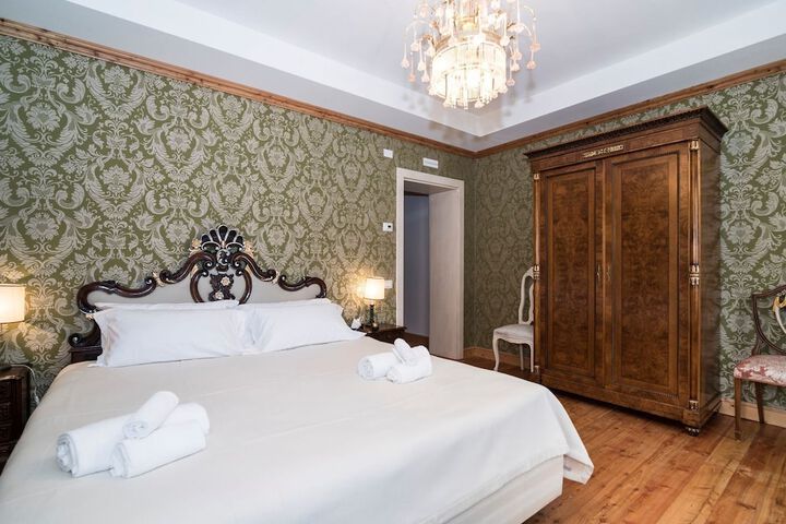 Room 8 of 36