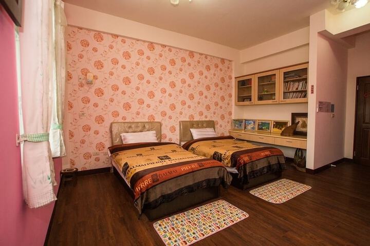 Room 4 of 15