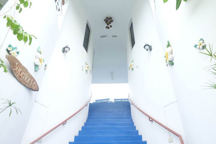 Room 6 of 21