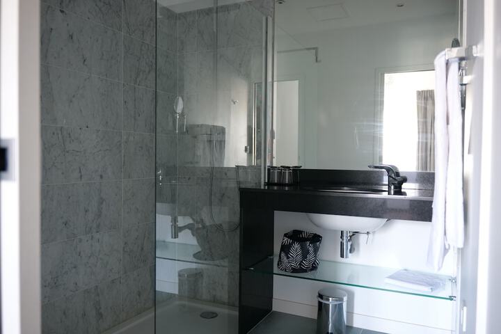 Room 48 of 62