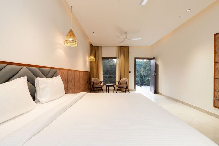 Room 6 of 42