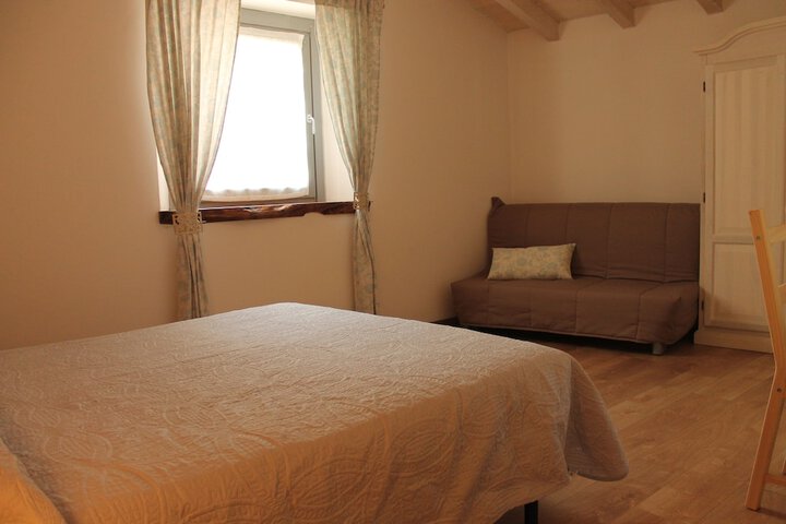 Room 9 of 12