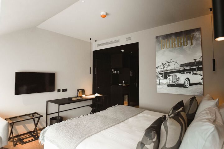 Room 14 of 102