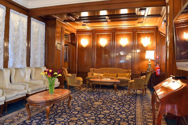 Guest Lobby
