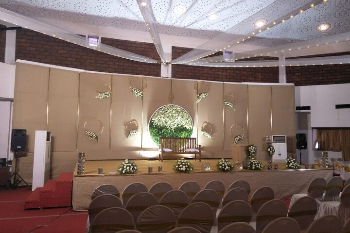 Ballroom/Hall 16 of 27