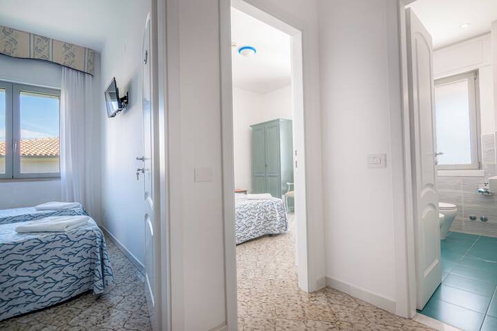Room 12 of 108