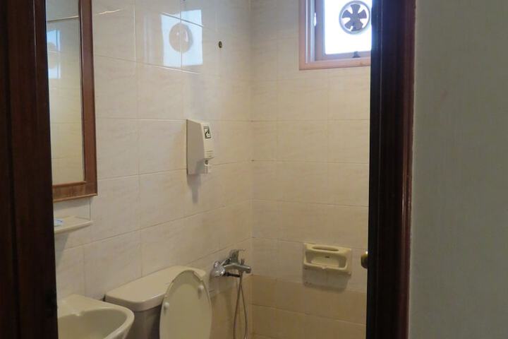 Room 44 of 61