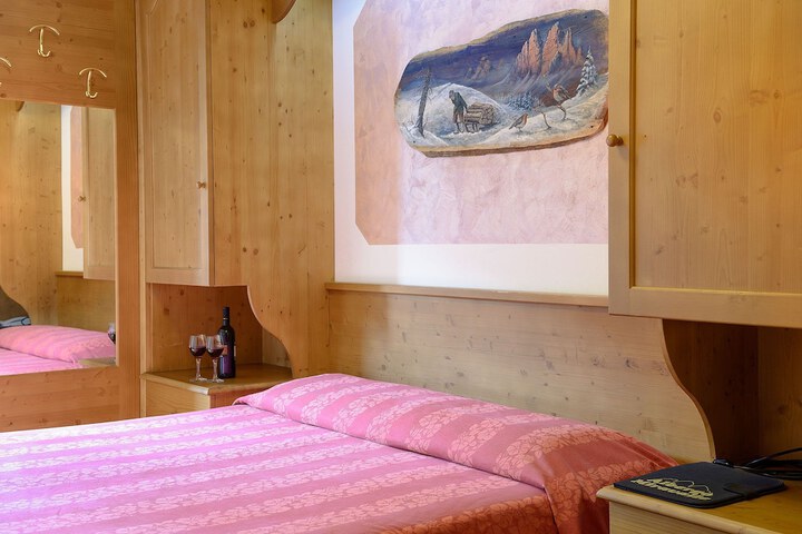 Room 4 of 43
