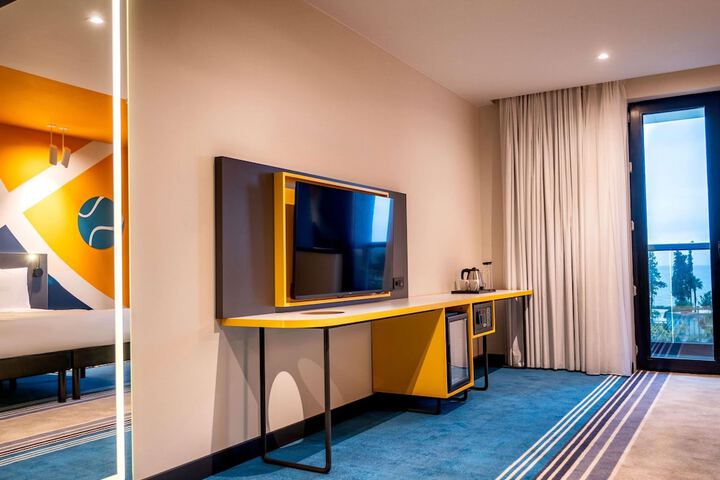 Room 15 of 83