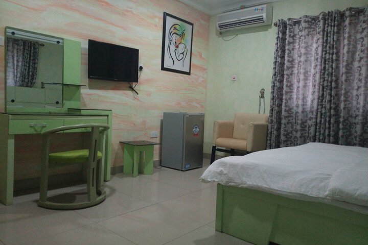 Room 17 of 44