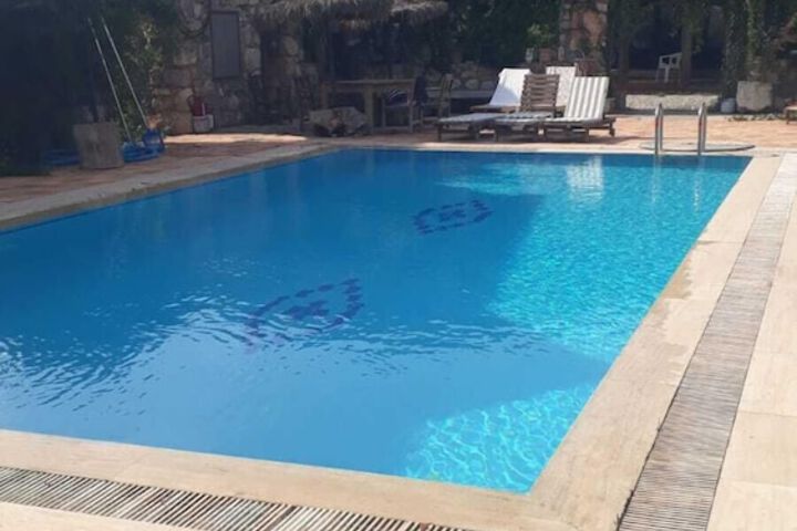 Pool 11 of 15