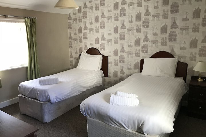 Room 9 of 37