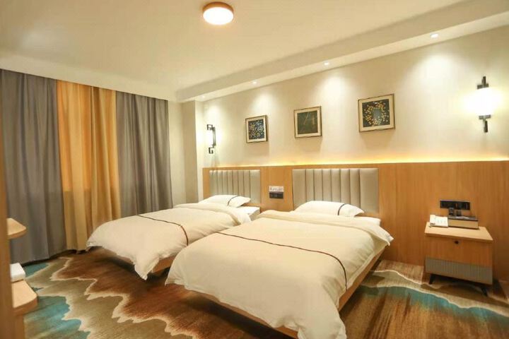 Chifeng Hua Ting Zhenxuan Hotel