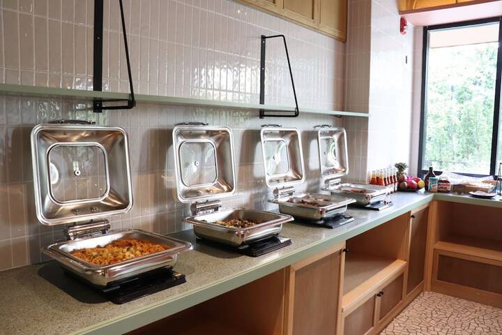 Breakfast/Coffee Service 124 of 155