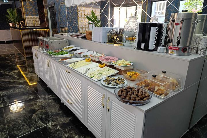 Dining 8 of 14