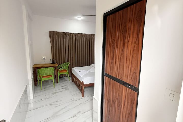 Room 13 of 25