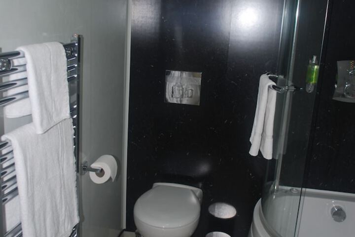 Room 32 of 45