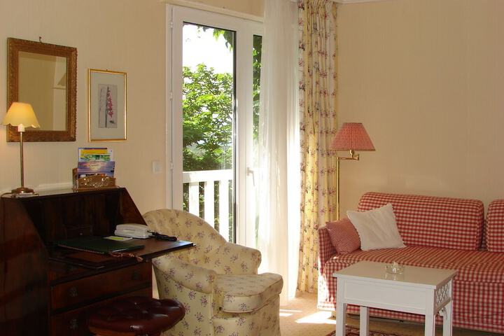 Room 9 of 38