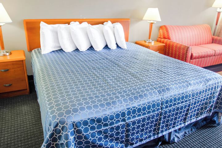 Single Room 1 Queen Bed (23 of 26)