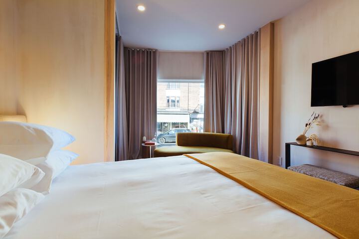 Room 6 of 63