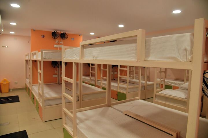 Room 7 of 32