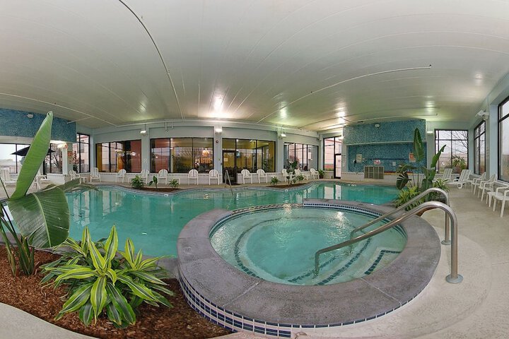 Indoor spa tub
