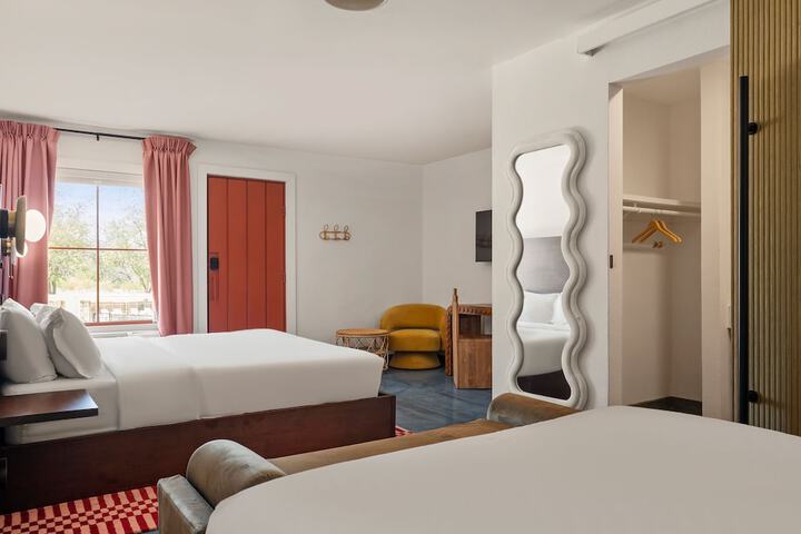 Room 28 of 105