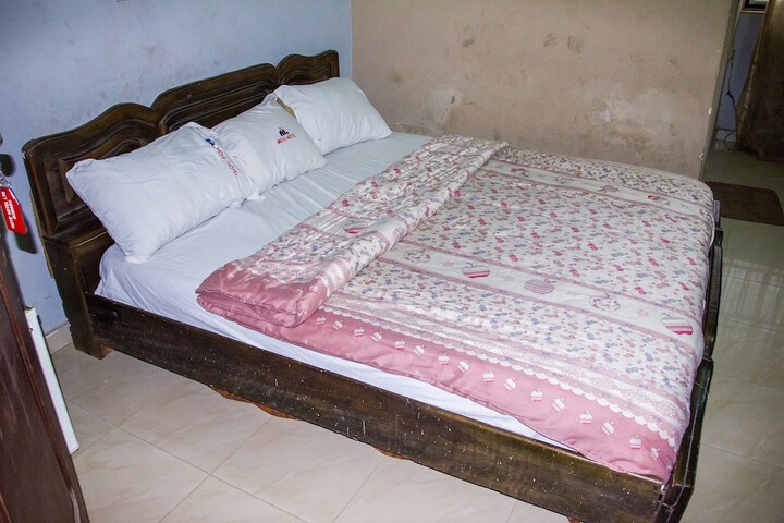Room 9 of 20