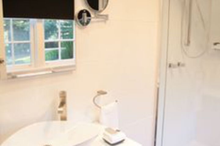 Room 6 of 49