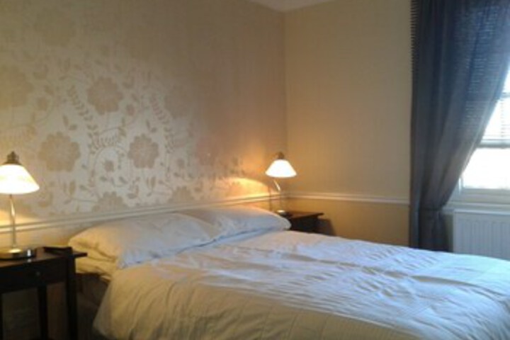 Room 8 of 10