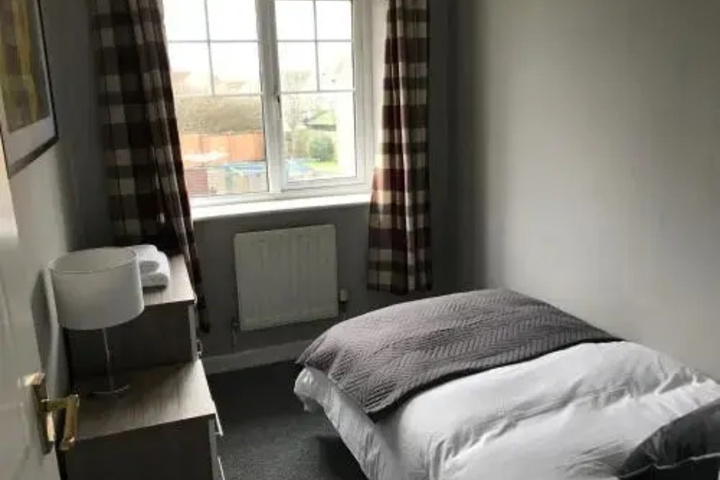 Room 4 of 17