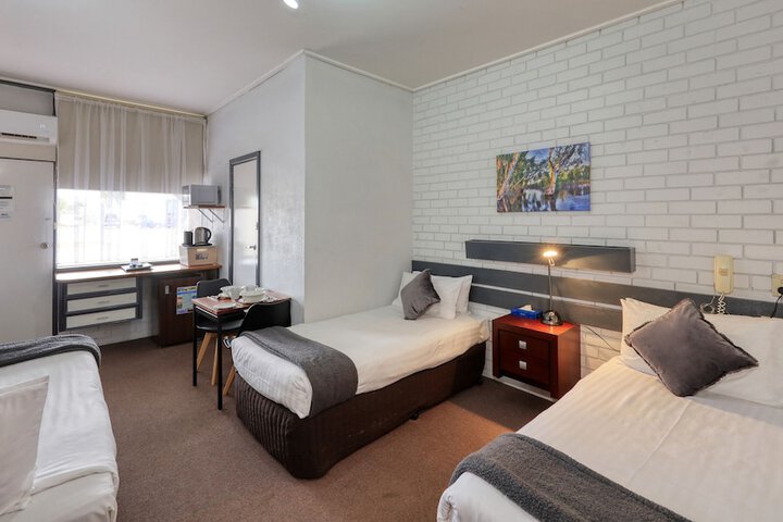 Room 4 of 25