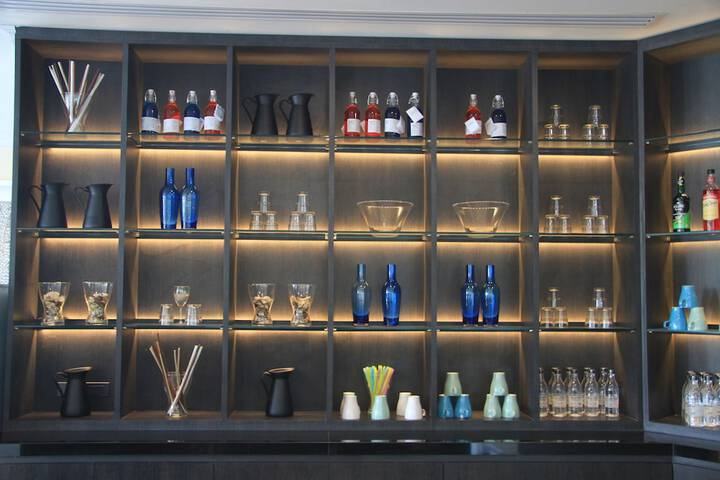Lounge 106 of 150