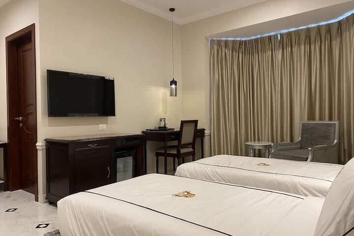 Room 5 of 23