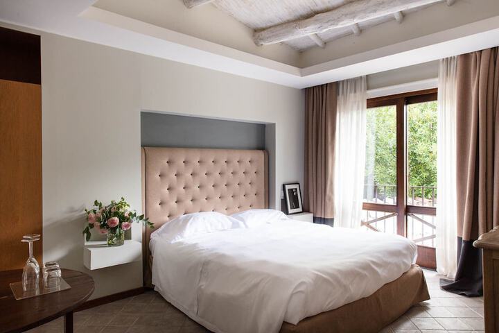 Room 10 of 113