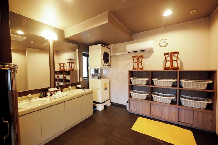 Room 15 of 27