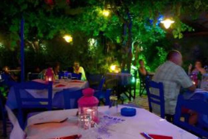 Dining 17 of 20