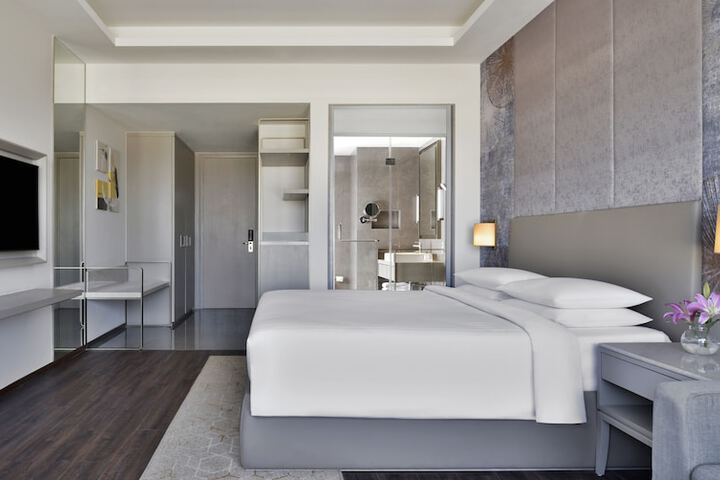 Room 8 of 68