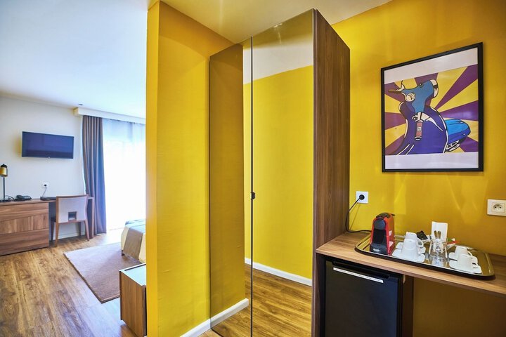 Room 4 of 75