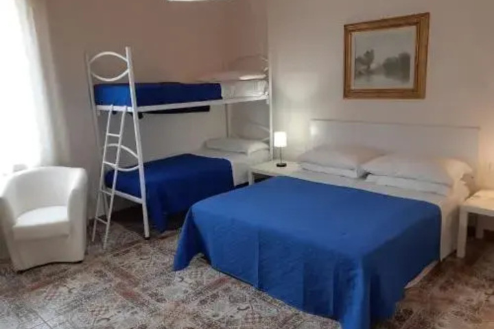 Room 6 of 18