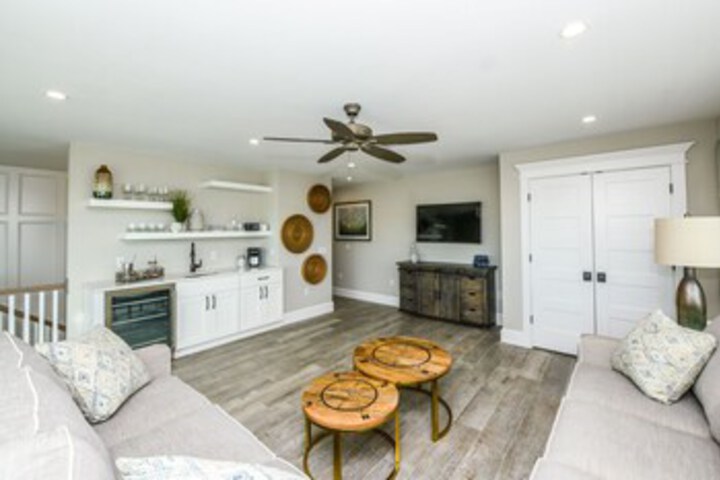 Room 12 of 25
