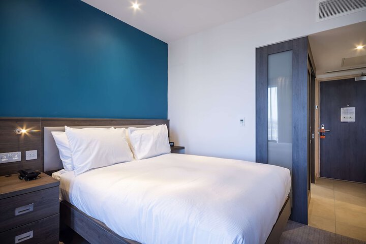 Room 13 of 54