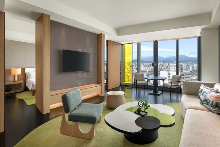 Room 28 of 182