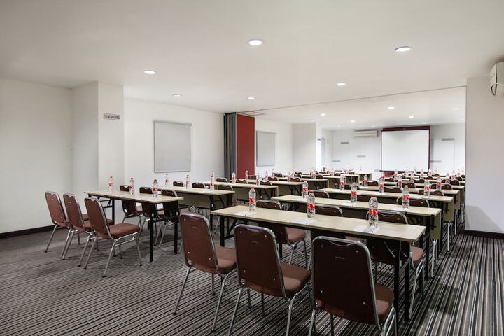 Business Center 12 of 14