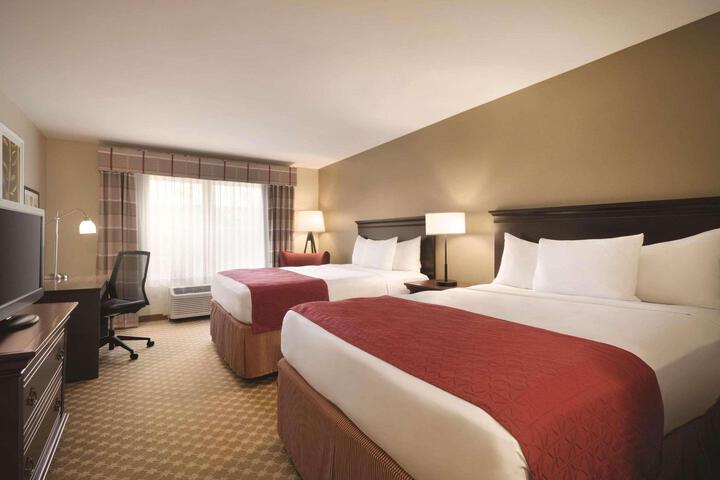 1 Queen Bed (7 of 7)