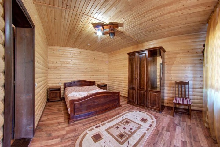 Room 8 of 48