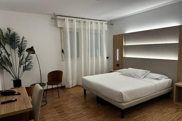 Room 10 of 42