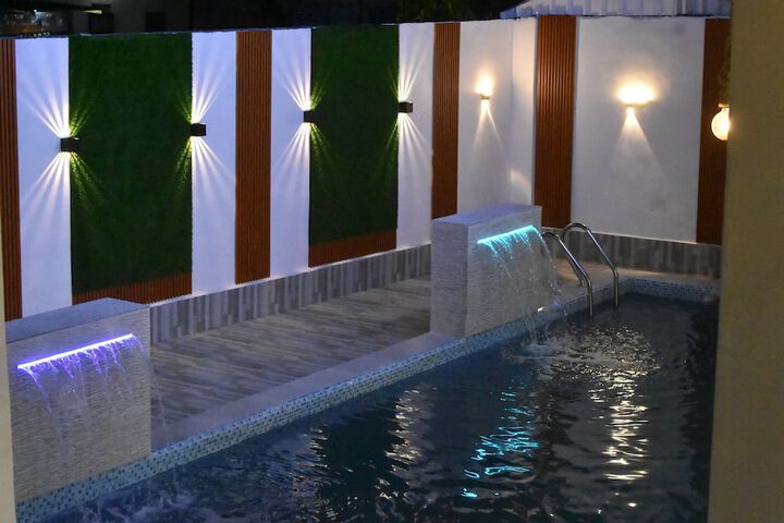 Pool 44 of 99